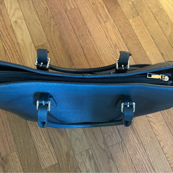 Work shoulder bag. Fits MacBook. - Picture 12 of 12